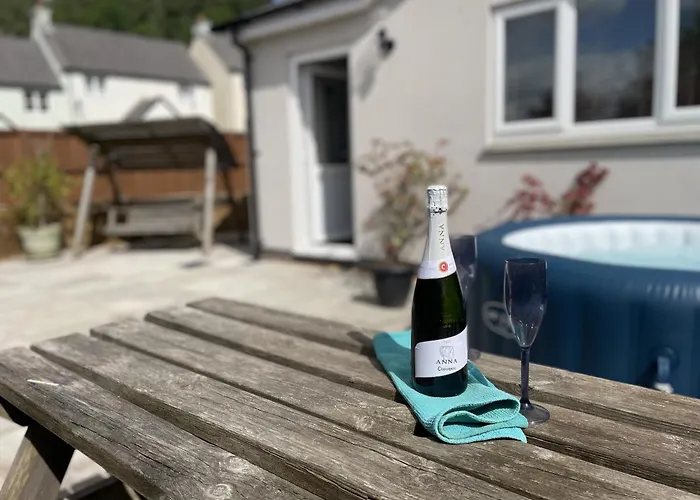 Large New Studio Apartment And Hot Tub - Private Hideaway In The Brecon Beacons